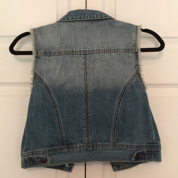 Sleeveless Jean Jacket - Picture 4 of 5